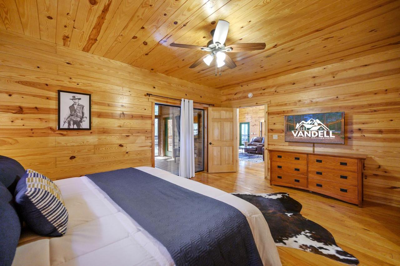The Eastwood Spacious Retreat With 4 King En-Suites - Hot Tub - Pet-Friendly - Cozy Fire Pit - Prime Location - Multi-Family Broken Bow Exterior foto