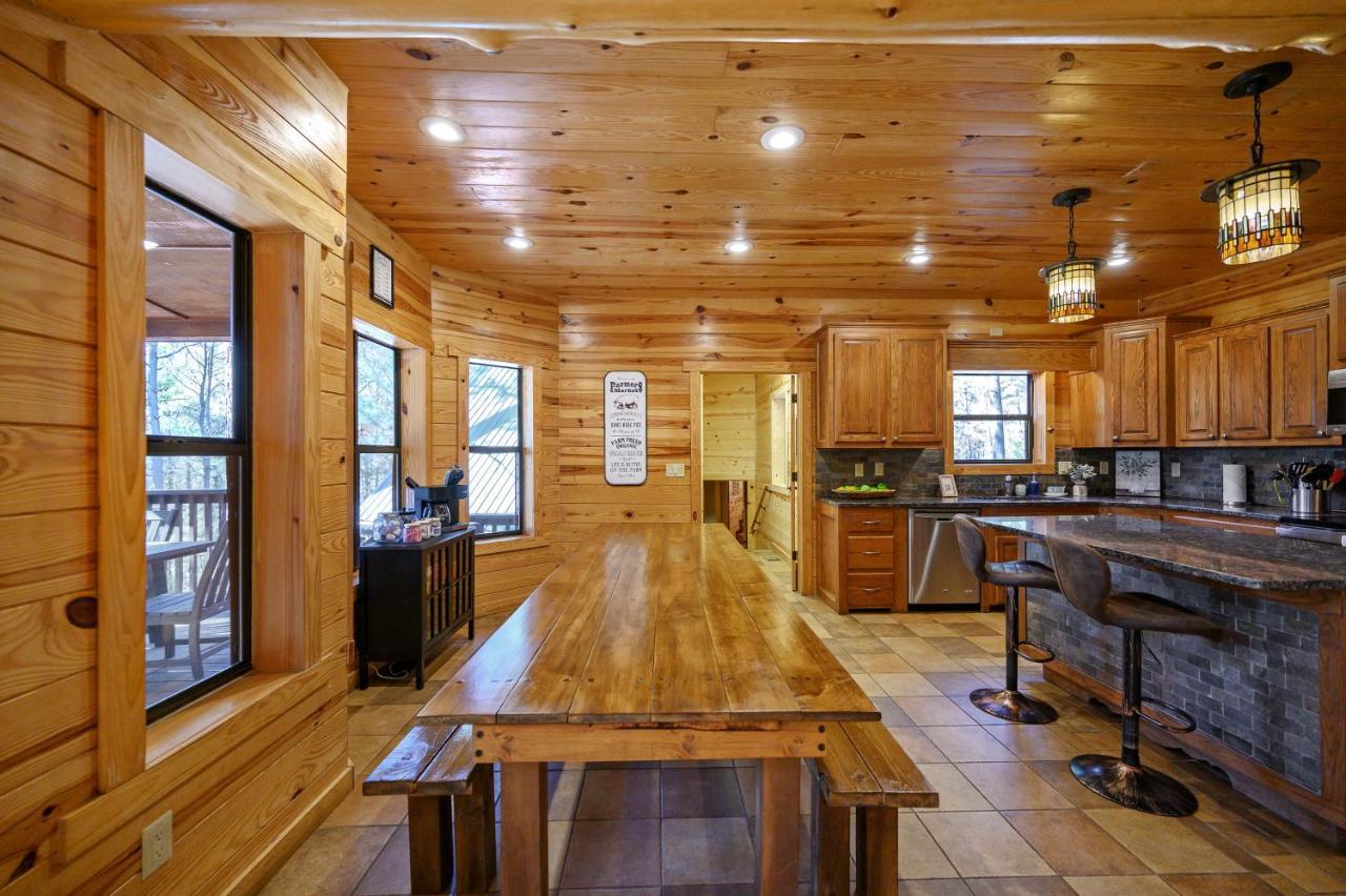 The Eastwood Spacious Retreat With 4 King En-Suites - Hot Tub - Pet-Friendly - Cozy Fire Pit - Prime Location - Multi-Family Broken Bow Exterior foto