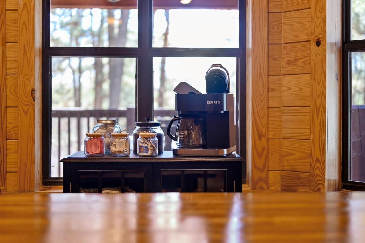 The Eastwood Spacious Retreat With 4 King En-Suites - Hot Tub - Pet-Friendly - Cozy Fire Pit - Prime Location - Multi-Family Broken Bow Exterior foto