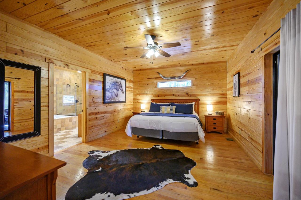 The Eastwood Spacious Retreat With 4 King En-Suites - Hot Tub - Pet-Friendly - Cozy Fire Pit - Prime Location - Multi-Family Broken Bow Exterior foto