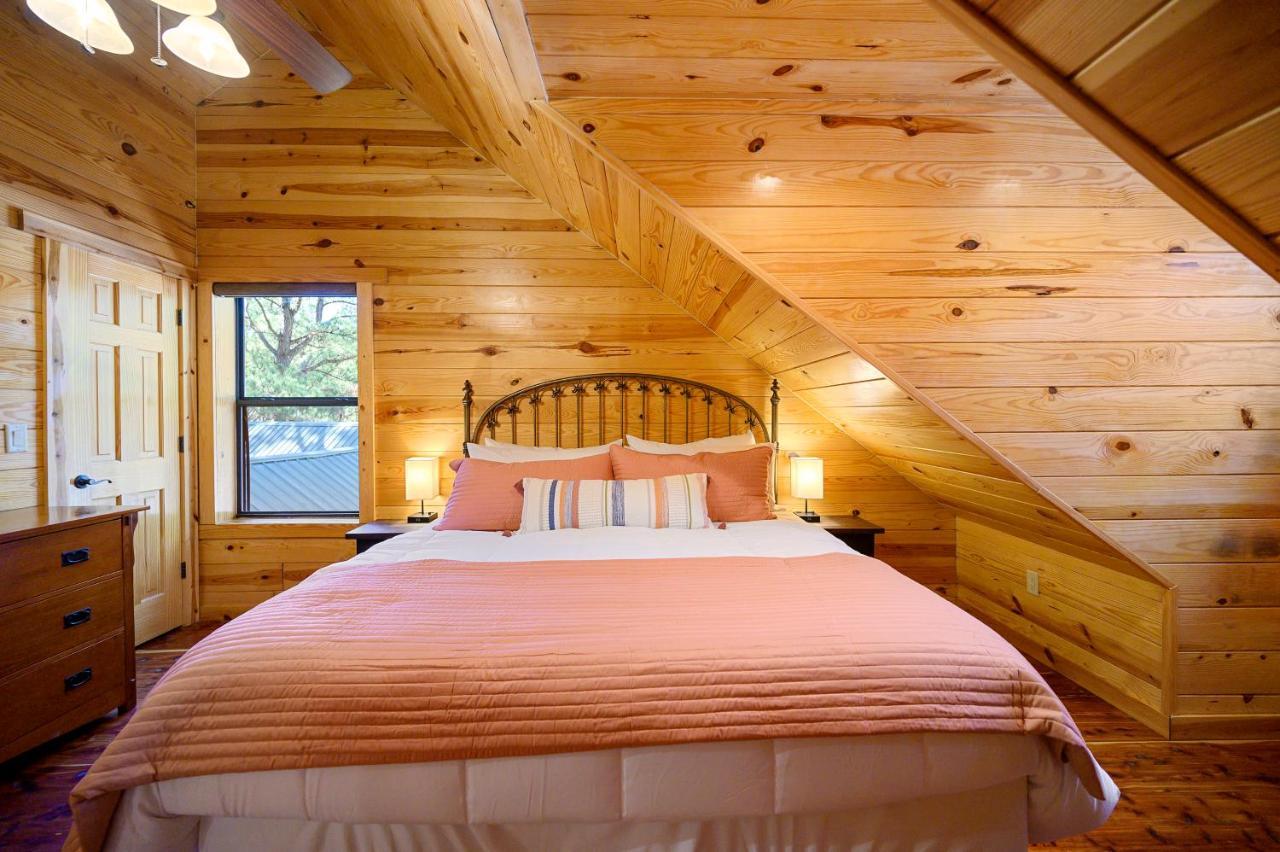 The Eastwood Spacious Retreat With 4 King En-Suites - Hot Tub - Pet-Friendly - Cozy Fire Pit - Prime Location - Multi-Family Broken Bow Exterior foto
