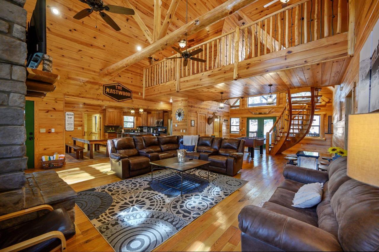 The Eastwood Spacious Retreat With 4 King En-Suites - Hot Tub - Pet-Friendly - Cozy Fire Pit - Prime Location - Multi-Family Broken Bow Exterior foto