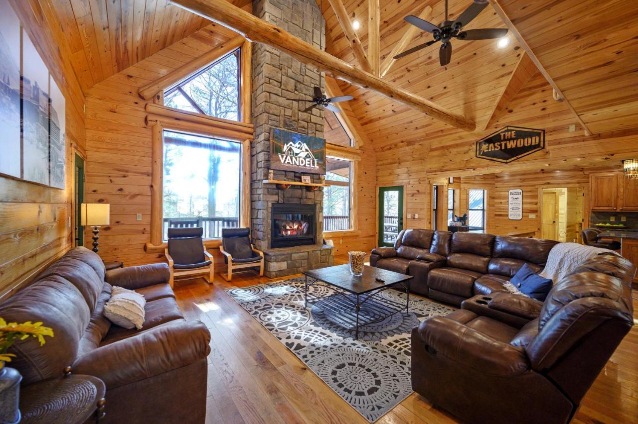 The Eastwood Spacious Retreat With 4 King En-Suites - Hot Tub - Pet-Friendly - Cozy Fire Pit - Prime Location - Multi-Family Broken Bow Exterior foto