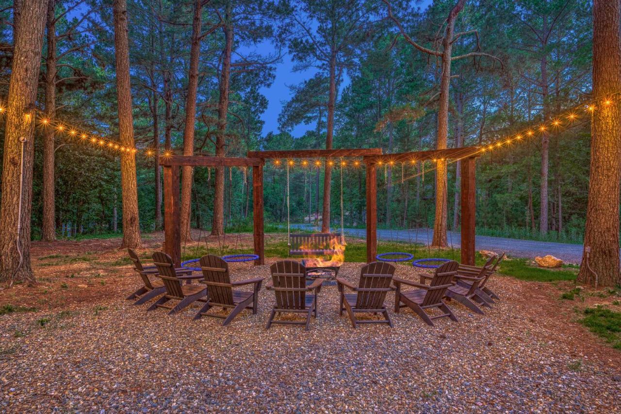 The Eastwood Spacious Retreat With 4 King En-Suites - Hot Tub - Pet-Friendly - Cozy Fire Pit - Prime Location - Multi-Family Broken Bow Exterior foto