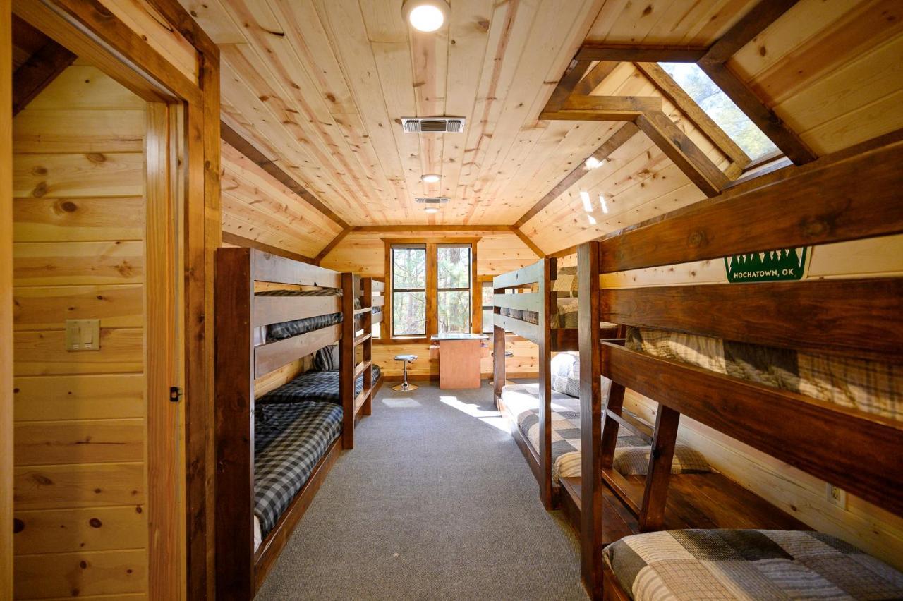 The Eastwood Spacious Retreat With 4 King En-Suites - Hot Tub - Pet-Friendly - Cozy Fire Pit - Prime Location - Multi-Family Broken Bow Exterior foto