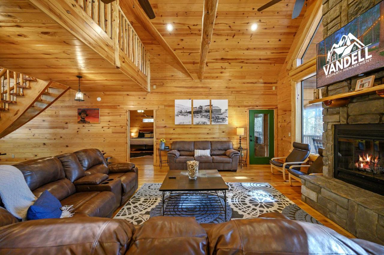 The Eastwood Spacious Retreat With 4 King En-Suites - Hot Tub - Pet-Friendly - Cozy Fire Pit - Prime Location - Multi-Family Broken Bow Exterior foto