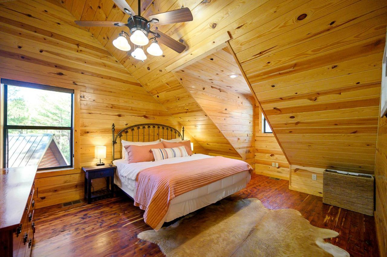 The Eastwood Spacious Retreat With 4 King En-Suites - Hot Tub - Pet-Friendly - Cozy Fire Pit - Prime Location - Multi-Family Broken Bow Exterior foto
