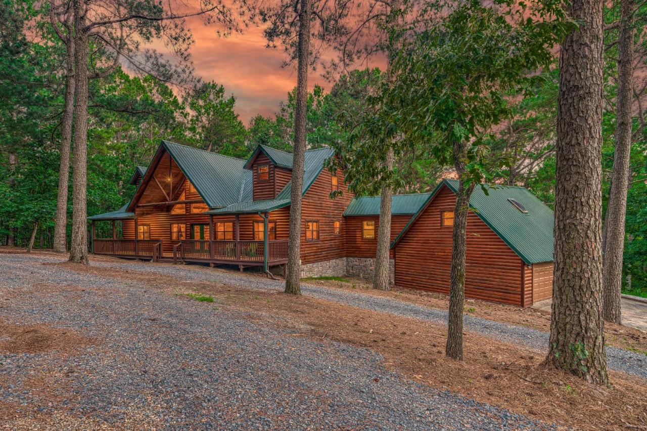 The Eastwood Spacious Retreat With 4 King En-Suites - Hot Tub - Pet-Friendly - Cozy Fire Pit - Prime Location - Multi-Family Broken Bow Exterior foto