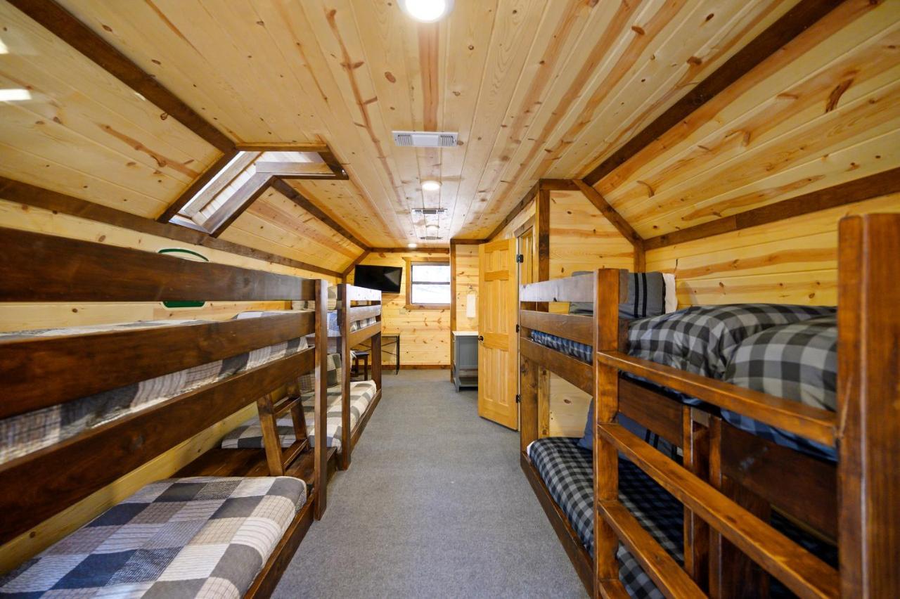 The Eastwood Spacious Retreat With 4 King En-Suites - Hot Tub - Pet-Friendly - Cozy Fire Pit - Prime Location - Multi-Family Broken Bow Exterior foto