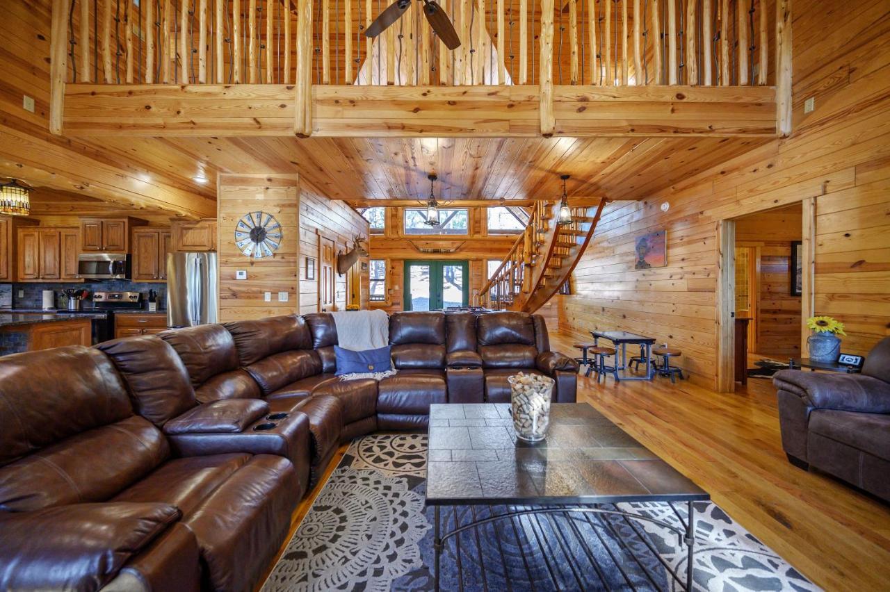 The Eastwood Spacious Retreat With 4 King En-Suites - Hot Tub - Pet-Friendly - Cozy Fire Pit - Prime Location - Multi-Family Broken Bow Exterior foto