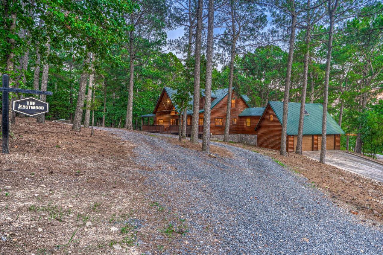 The Eastwood Spacious Retreat With 4 King En-Suites - Hot Tub - Pet-Friendly - Cozy Fire Pit - Prime Location - Multi-Family Broken Bow Exterior foto