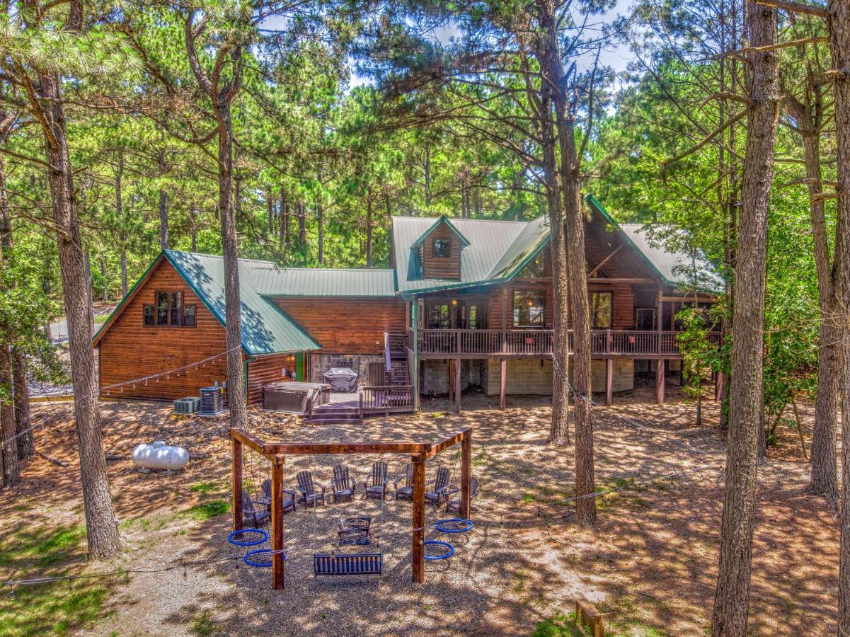 The Eastwood Spacious Retreat With 4 King En-Suites - Hot Tub - Pet-Friendly - Cozy Fire Pit - Prime Location - Multi-Family Broken Bow Exterior foto