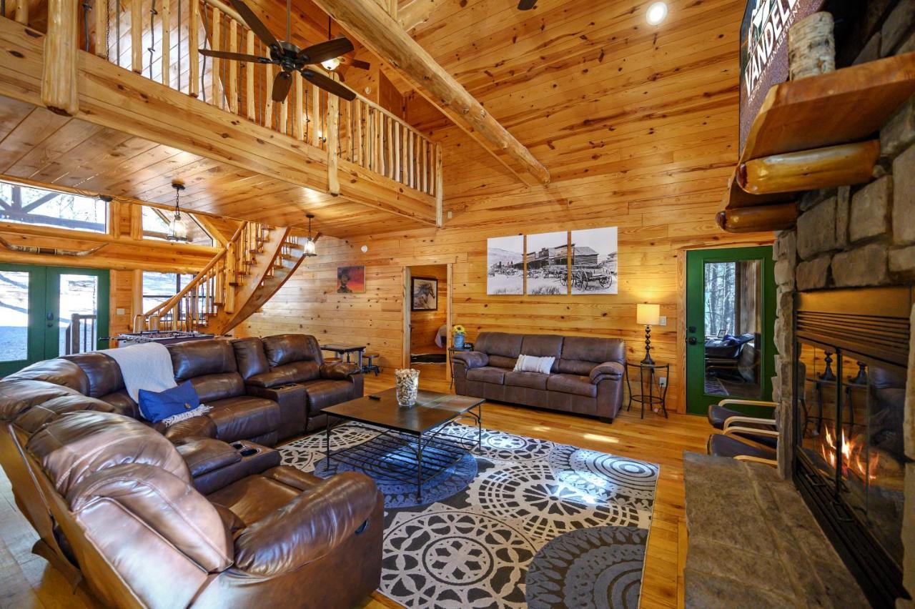 The Eastwood Spacious Retreat With 4 King En-Suites - Hot Tub - Pet-Friendly - Cozy Fire Pit - Prime Location - Multi-Family Broken Bow Exterior foto
