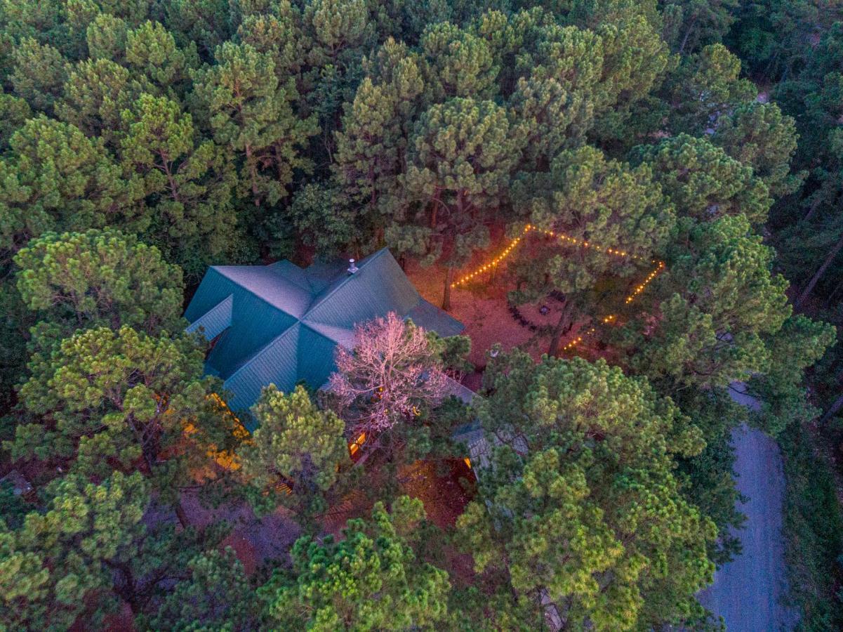 The Eastwood Spacious Retreat With 4 King En-Suites - Hot Tub - Pet-Friendly - Cozy Fire Pit - Prime Location - Multi-Family Broken Bow Exterior foto