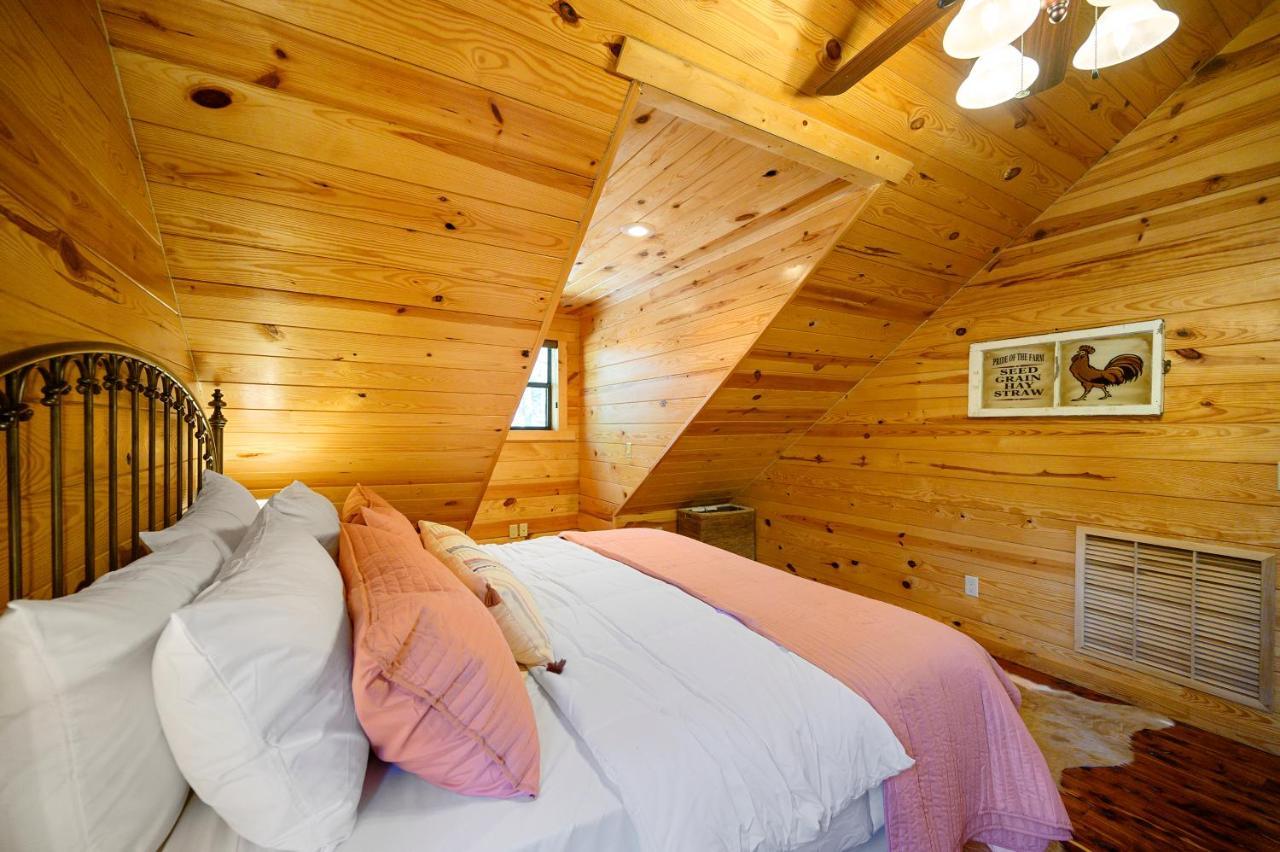 The Eastwood Spacious Retreat With 4 King En-Suites - Hot Tub - Pet-Friendly - Cozy Fire Pit - Prime Location - Multi-Family Broken Bow Exterior foto