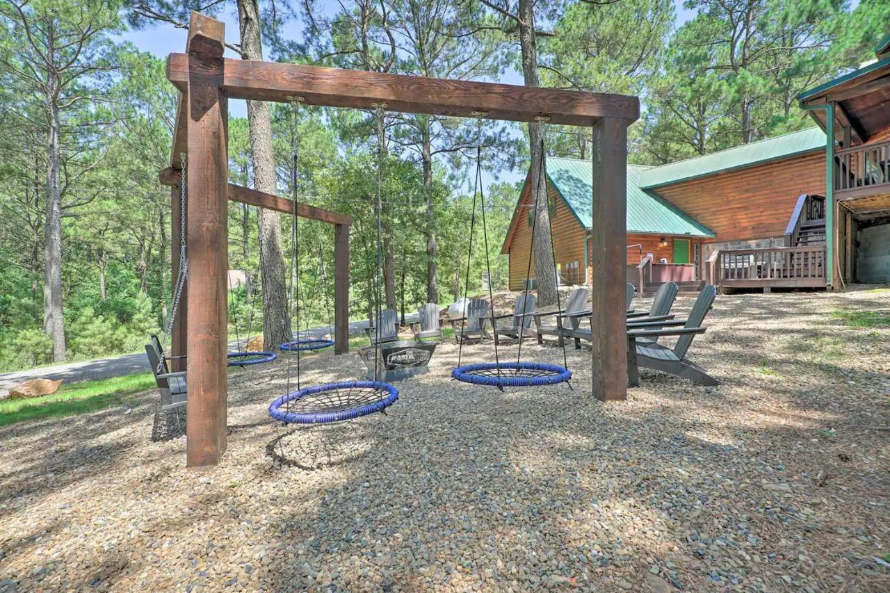 The Eastwood Spacious Retreat With 4 King En-Suites - Hot Tub - Pet-Friendly - Cozy Fire Pit - Prime Location - Multi-Family Broken Bow Exterior foto