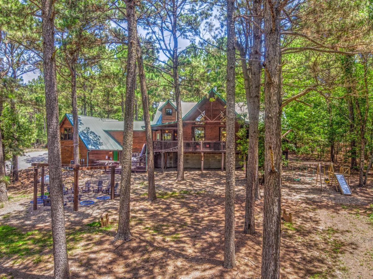 The Eastwood Spacious Retreat With 4 King En-Suites - Hot Tub - Pet-Friendly - Cozy Fire Pit - Prime Location - Multi-Family Broken Bow Exterior foto