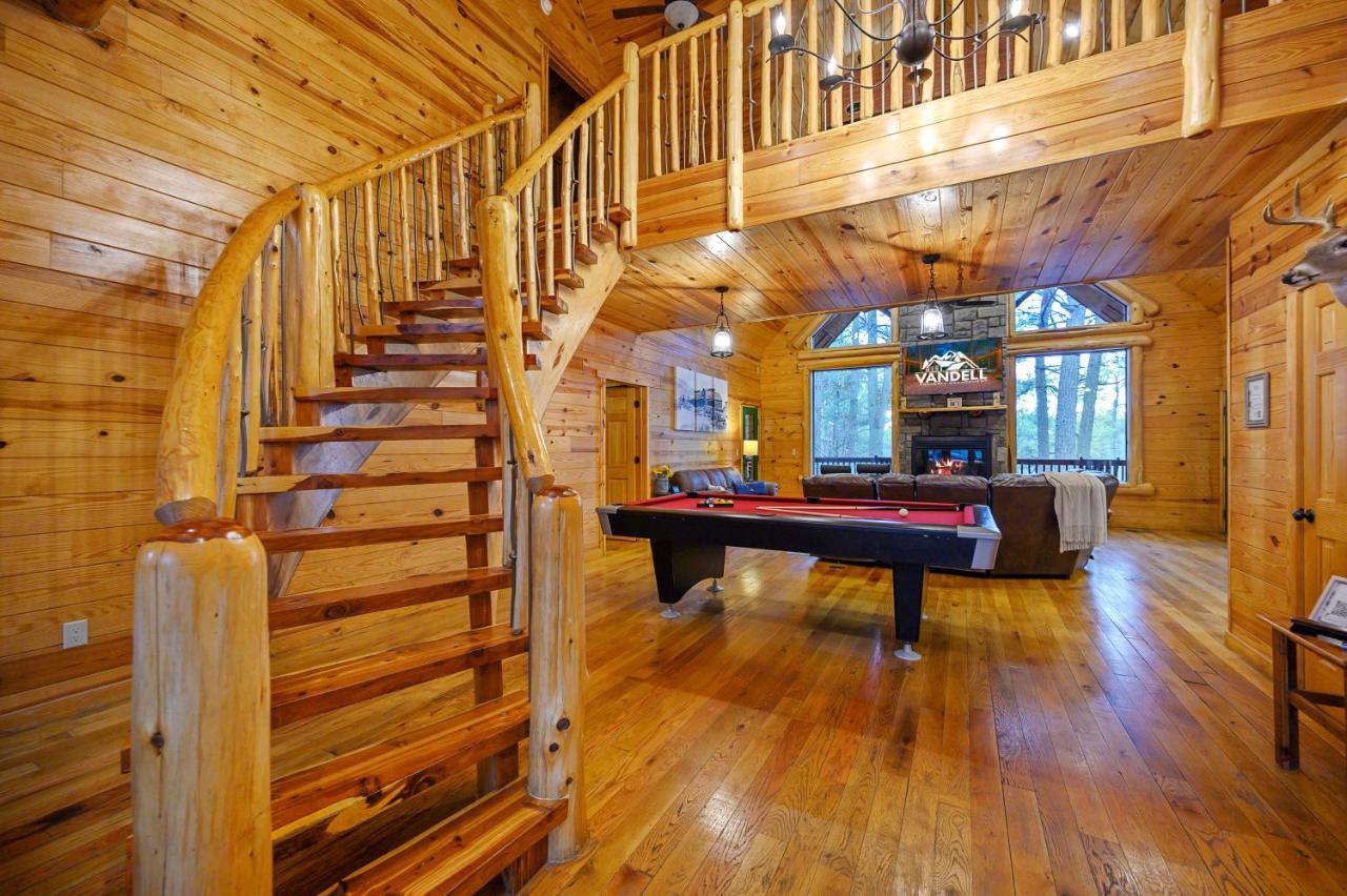 The Eastwood Spacious Retreat With 4 King En-Suites - Hot Tub - Pet-Friendly - Cozy Fire Pit - Prime Location - Multi-Family Broken Bow Exterior foto