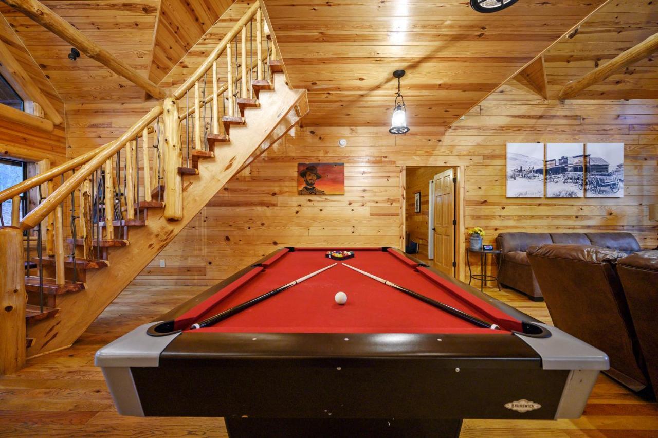 The Eastwood Spacious Retreat With 4 King En-Suites - Hot Tub - Pet-Friendly - Cozy Fire Pit - Prime Location - Multi-Family Broken Bow Exterior foto